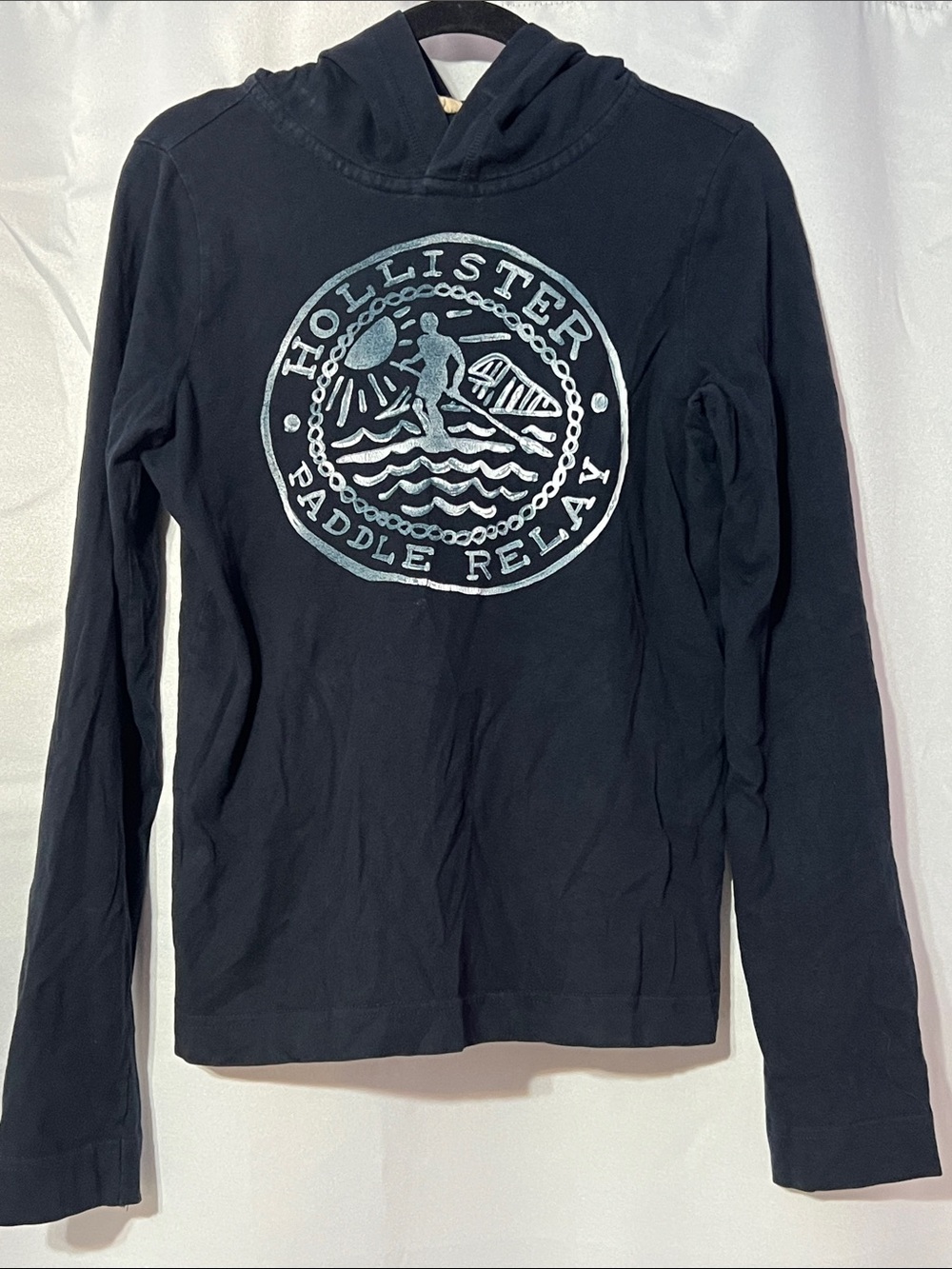 Hollister Men’s Black Hoodie with Round “Paddle Relay” Graphic 
Size Small